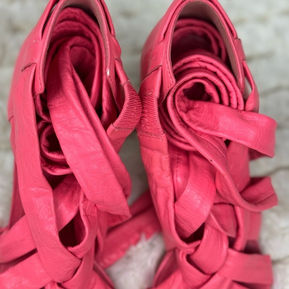 Tory Burch Pink Sandals with Elegant Straps - Picture 5 of 13